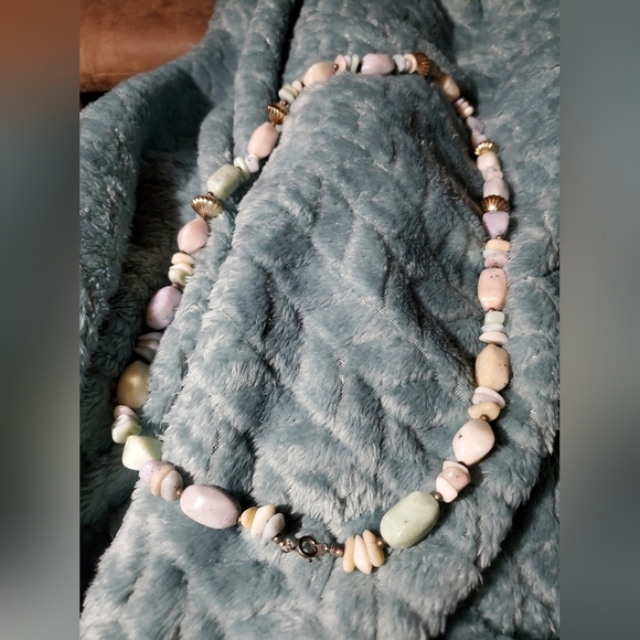 Costume Jewlery Necklace - Picture 3 of 3